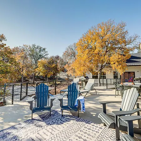 Pet-Friendly Lake Lbj Retreat With Deck And Hot Tub!